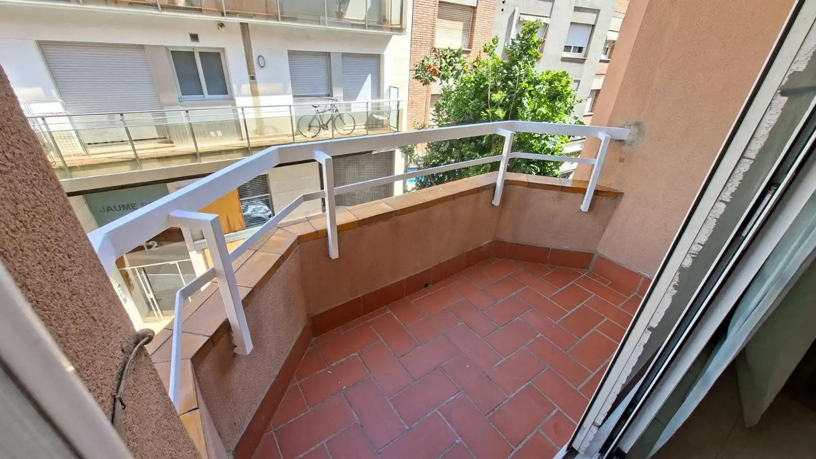 Pis amb terrassa en venda a Sants - Montjuïc, imagen 2