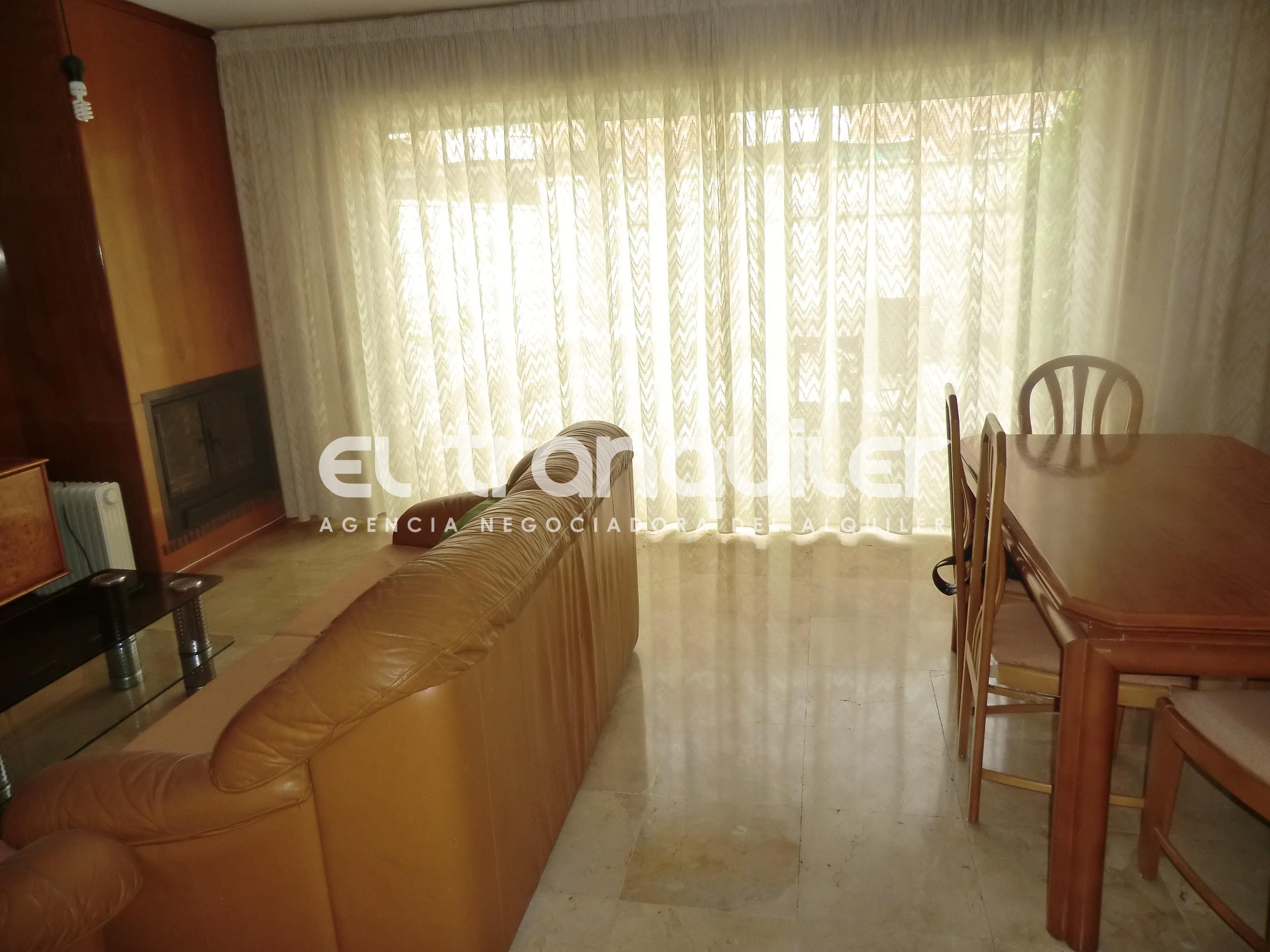 Living room of Single-family semi-detached for sale in Torrejón de Ardoz  with Storage room, Swimming Pool and Furnished