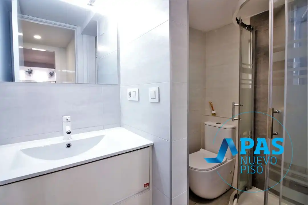Baño de Piso en venta en Santander con Amueblado, Balcón y Alarma