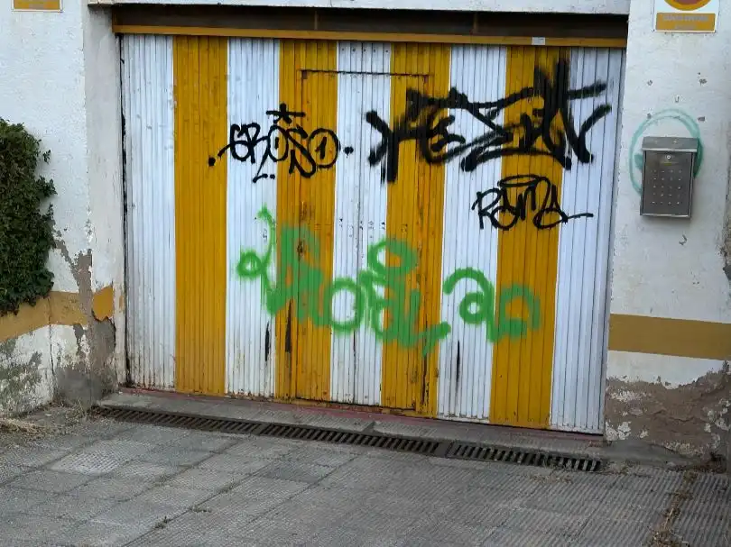 Außenansicht von Garage zum Verkauf in Cuenca