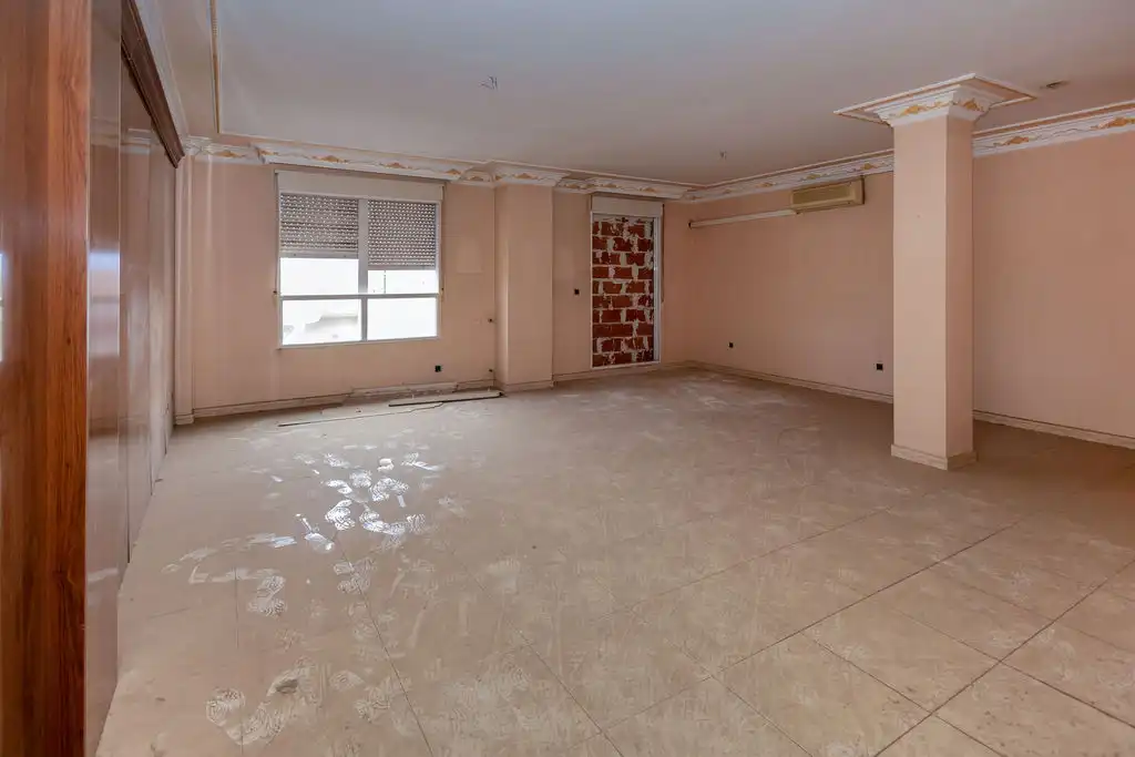 Flat with lift for sale in Av Reyes Católicos, imagen 2