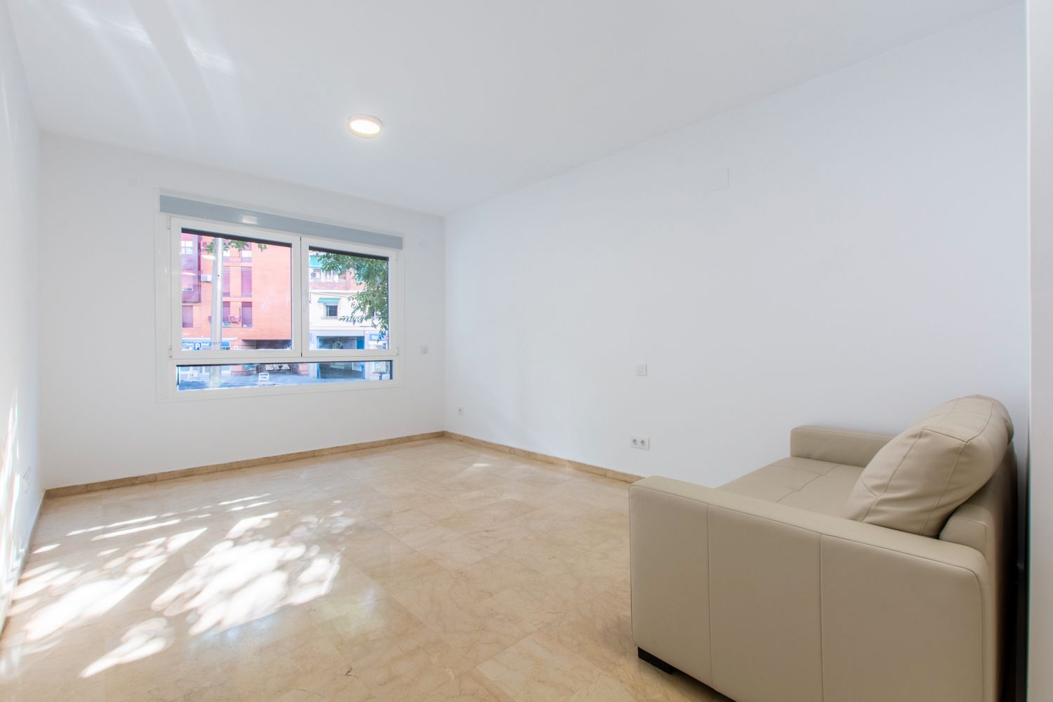 Sala d'estar de Oficina de lloguer en  Madrid Capital amb Aire condicionat i Calefacció