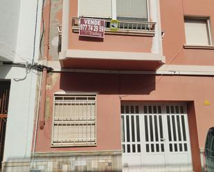 Vista exterior de Casa adosada en venda en Sant Carles de la Ràpita amb Terrassa i Balcó