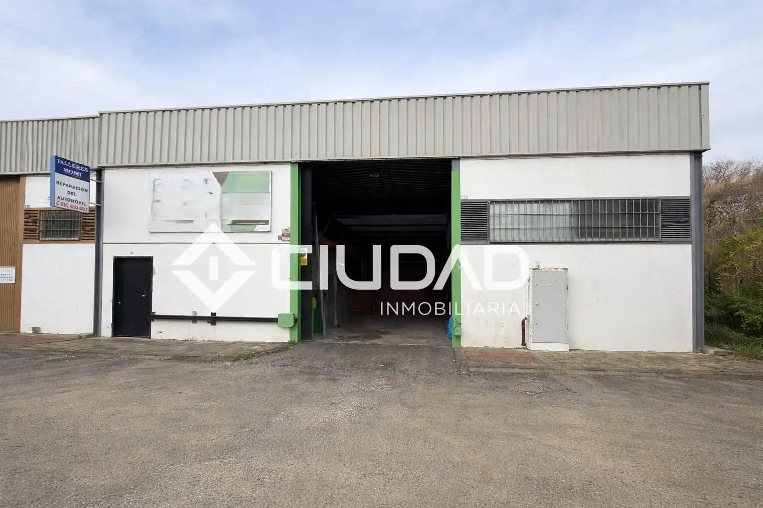Industrial building for sale in Lebrija