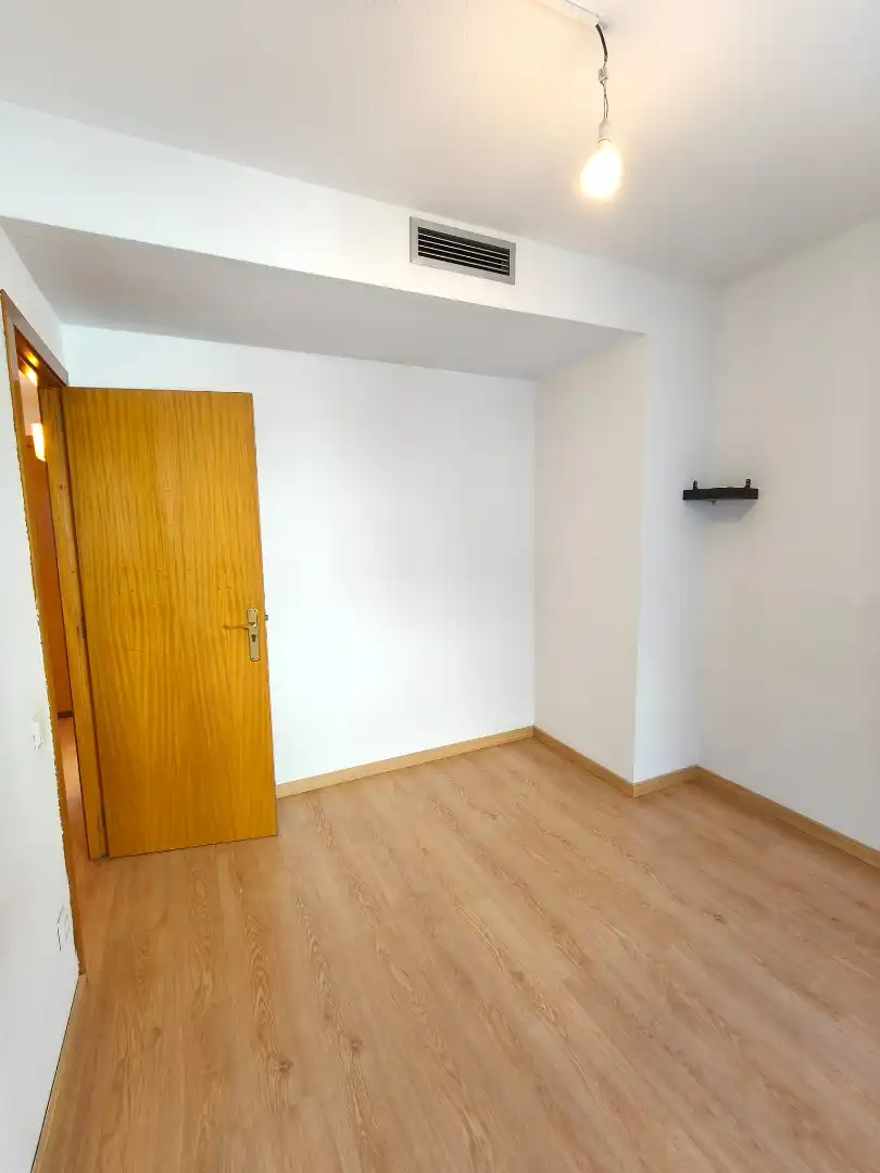 Schlafzimmer von Maisonette zum Verkauf in Barcelona mit Klimaanlage, Heizung und Parkett
