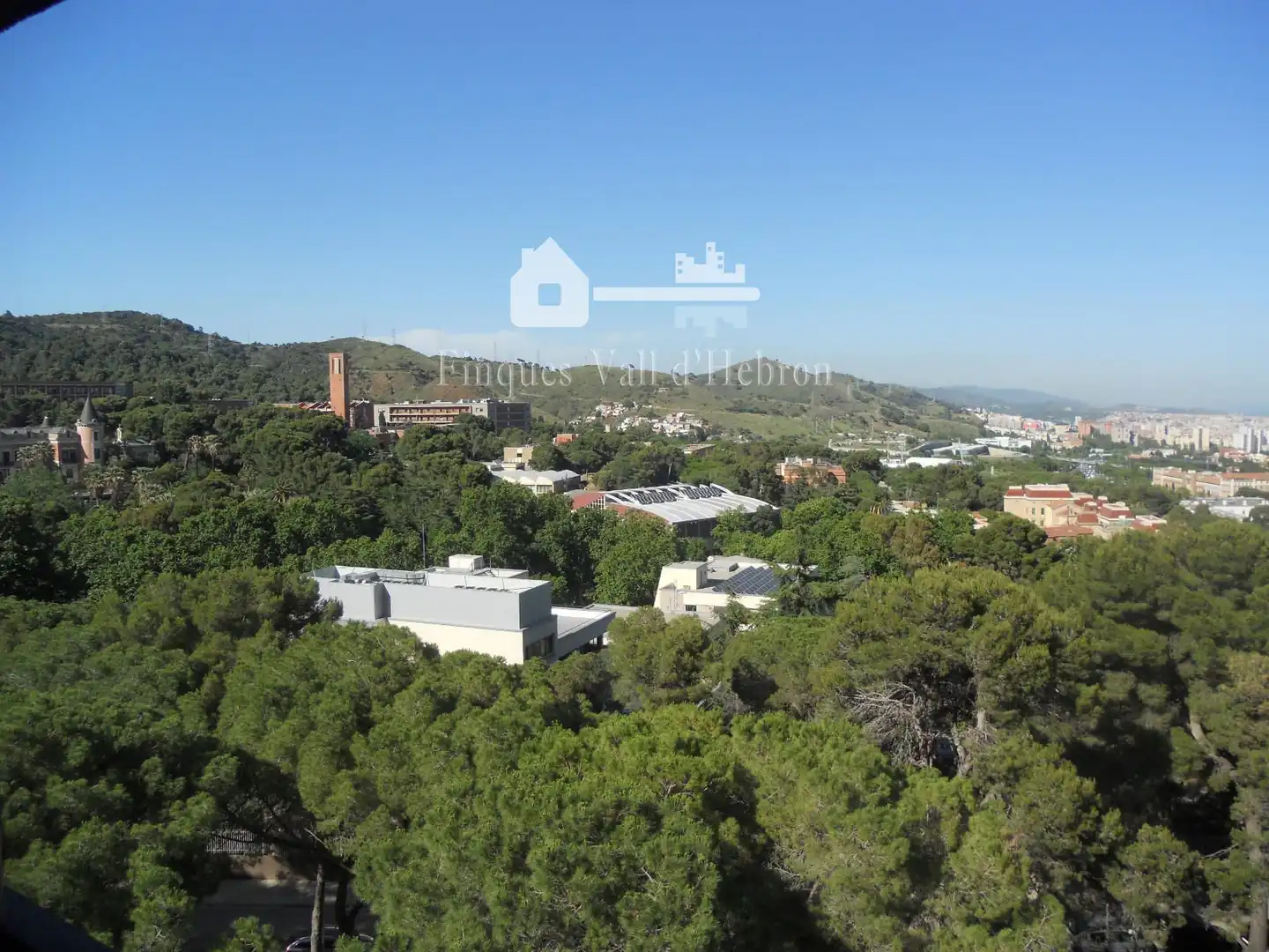 Vista exterior de Piso en venta en Barcelona con Terraza y Balcón