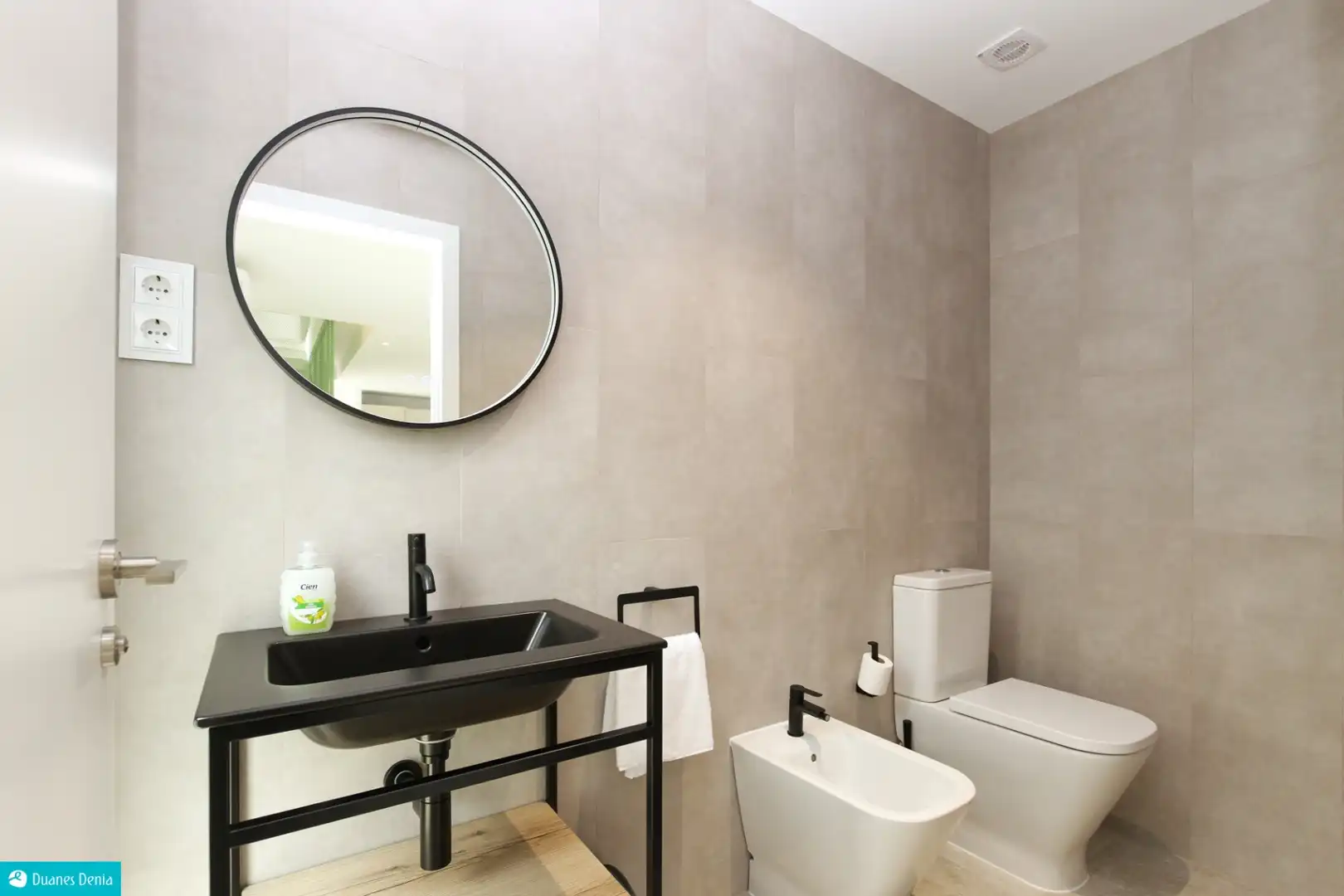 Baño de Casa o chalet de alquiler en Dénia con Aire acondicionado, Calefacción y Jardín privado