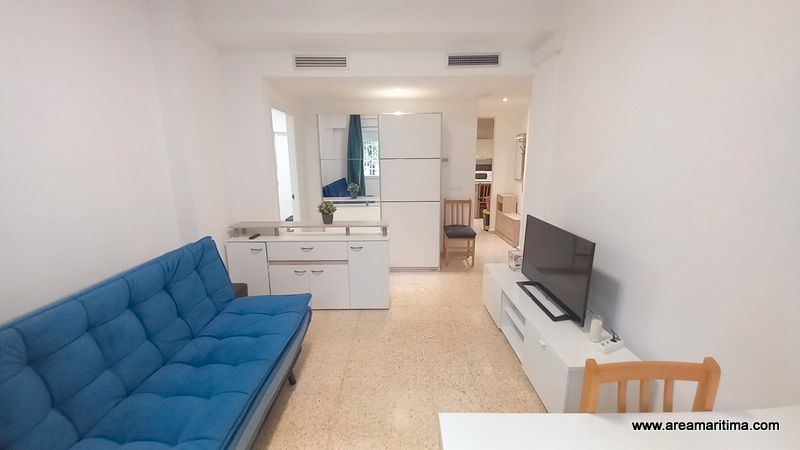 Sala de estar de Estudio de alquiler en  Valencia Capital con Aire acondicionado, Calefacción y Amueblado