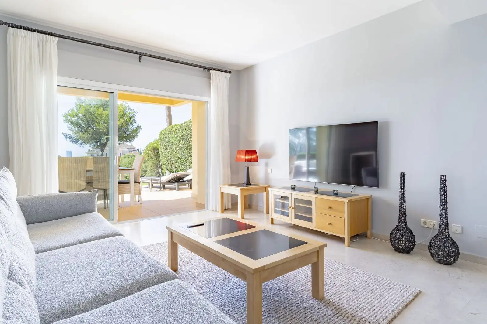 Sala d'estar de Apartament en venda en Marbella amb Aire condicionat, Jardí privat i Terrassa