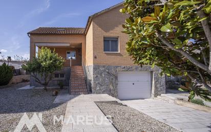 Vista exterior de Casa o xalet en venda en Sant Esteve Sesrovires amb Terrassa