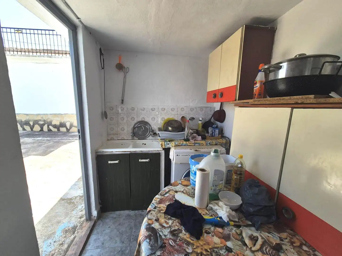 Cuina de Casa o xalet en venda en Llíria amb Terrassa i Piscina comunitària