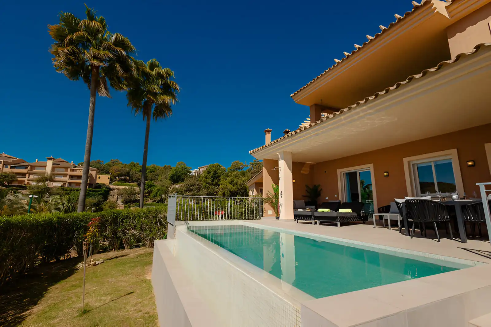 Garten von Erdgeschoss zum Verkauf in Marbella mit Klimaanlage, Privatgarten und Terrasse