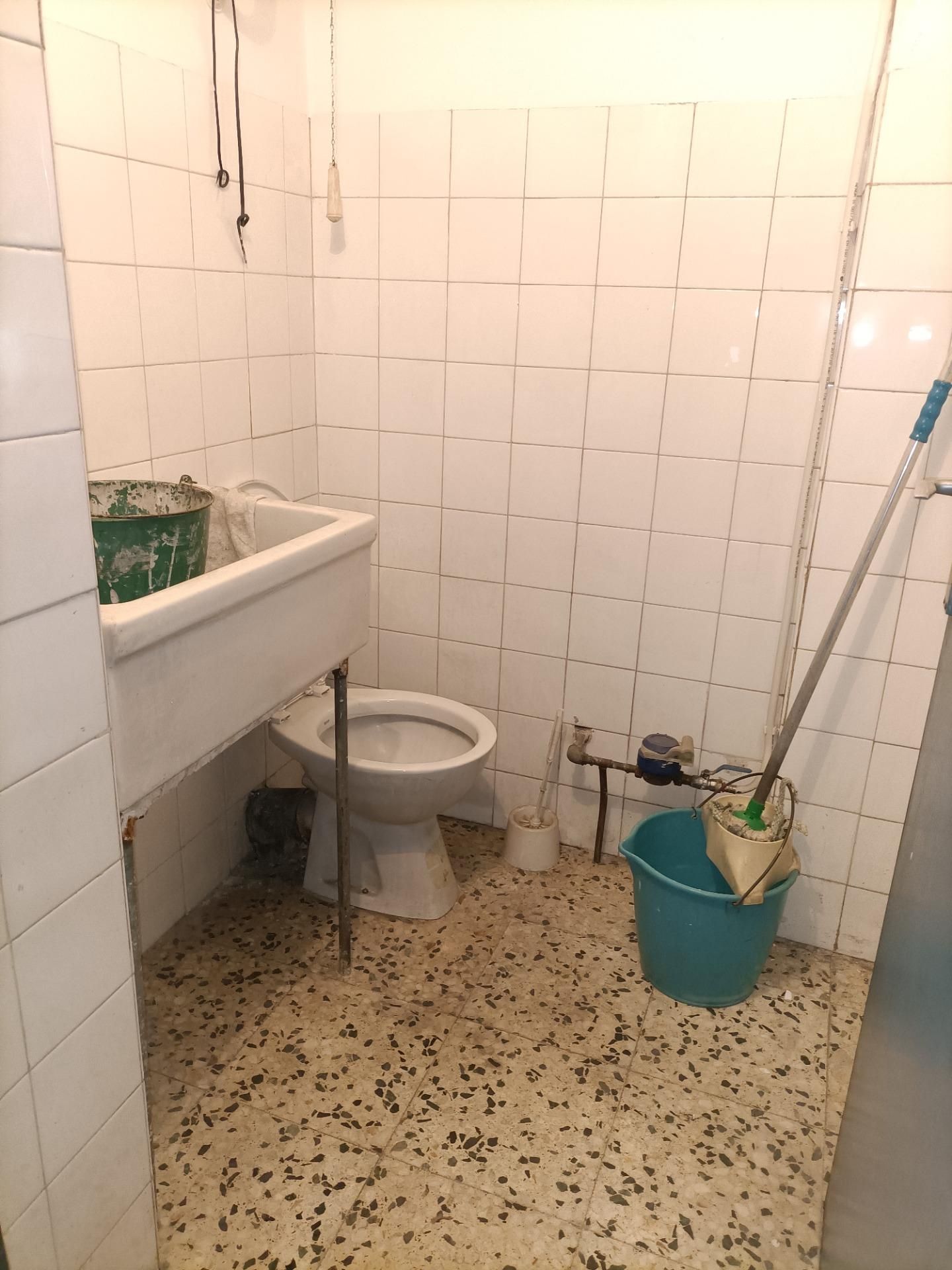 Bathroom of Premises for sale in Valdemoro