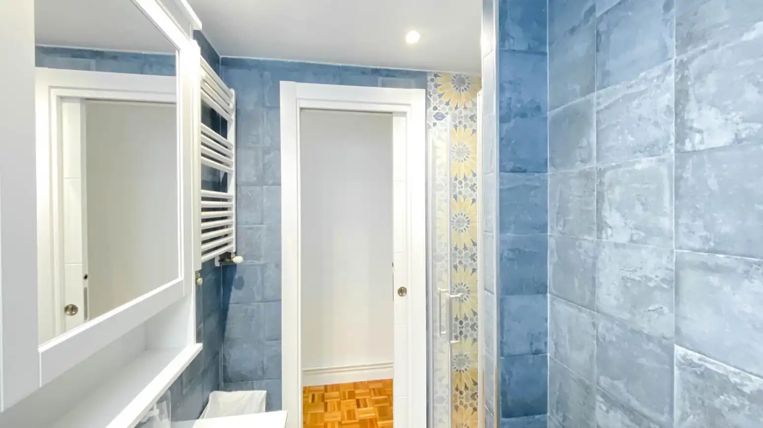 Baño de Piso de alquiler en Santander con Calefacción, Parquet y Amueblado