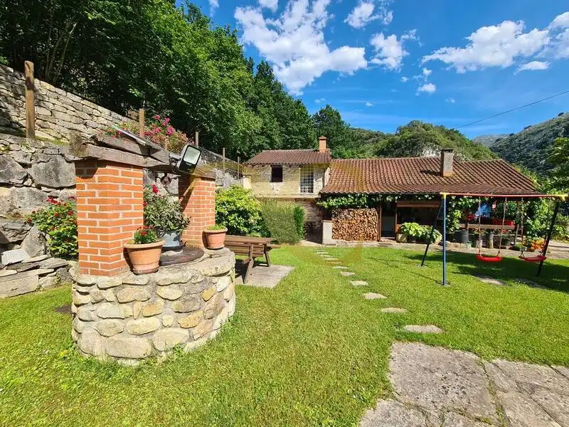 Jardí de Casa o xalet en venda en Peñamellera Alta amb Calefacció, Jardí privat i Terrassa