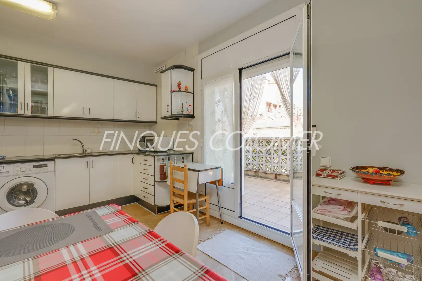 Küche von Einfamilien-Reihenhaus zum Verkauf in Rubí mit Klimaanlage, Heizung und Terrasse