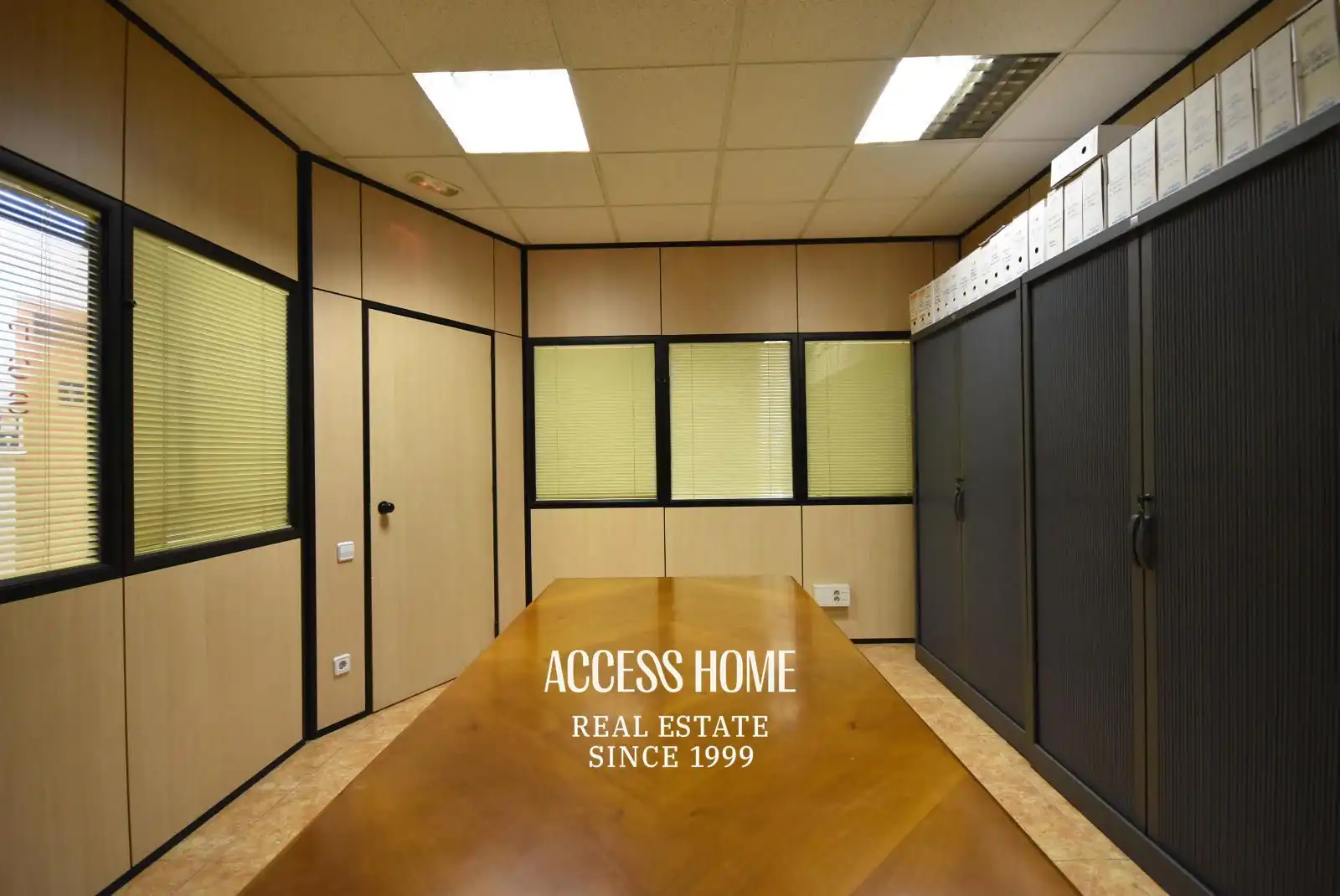 Office for rent in Badalona  with Air Conditioner and Alarm