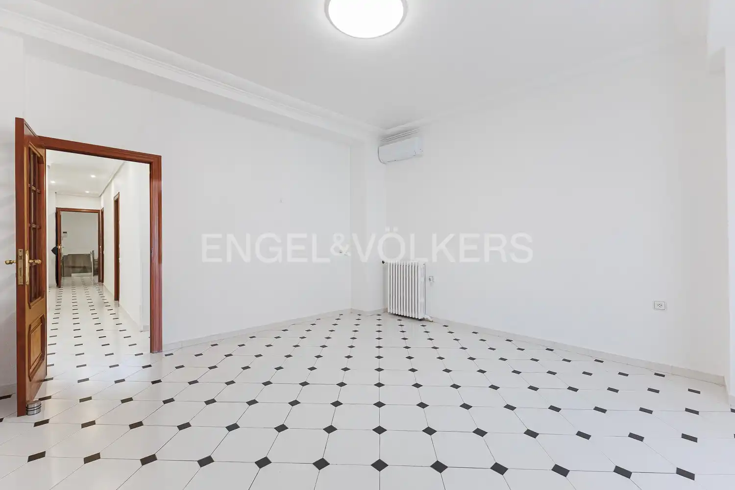 Wohnung zur Miete in Valencia mit Klimaanlage, Heizung und Terrasse