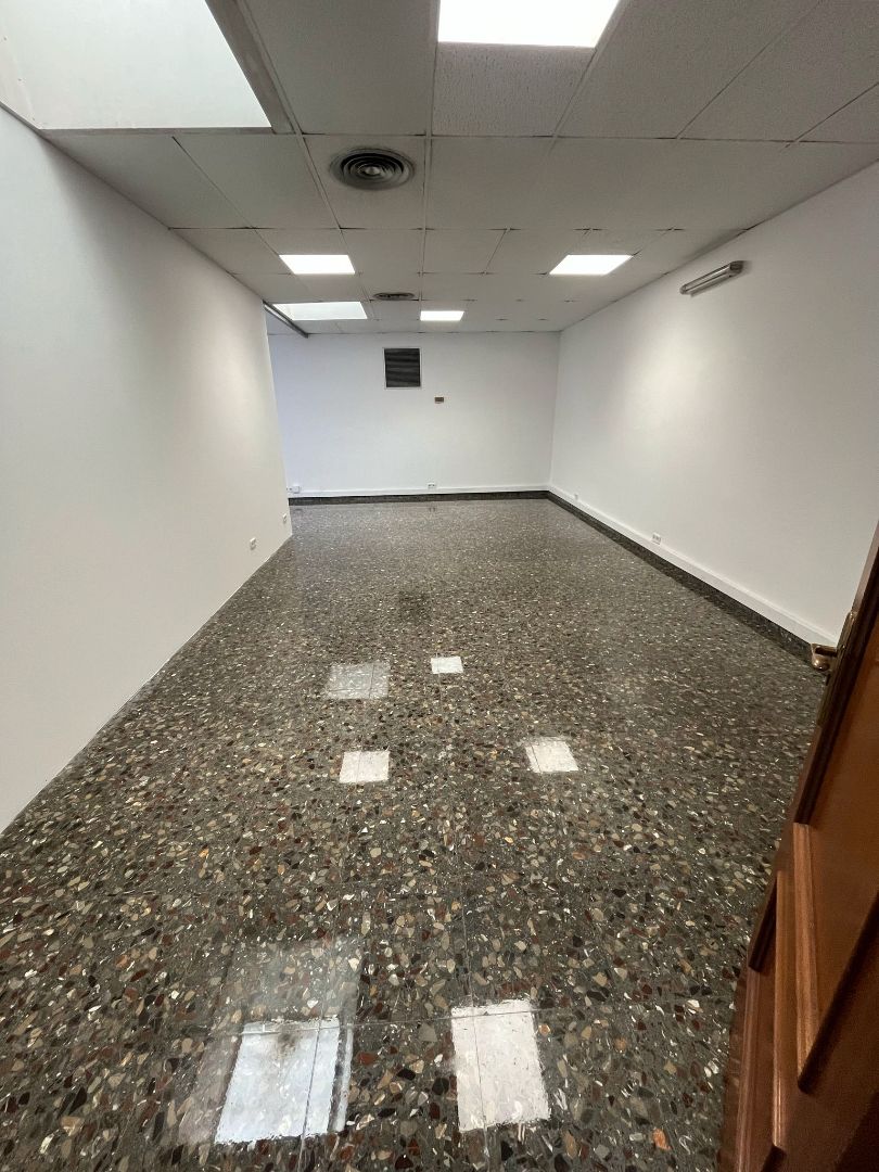 Office to rent in Travessera Industrial, Centre