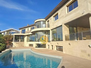 Chalet con balcón en venta en mas tapes