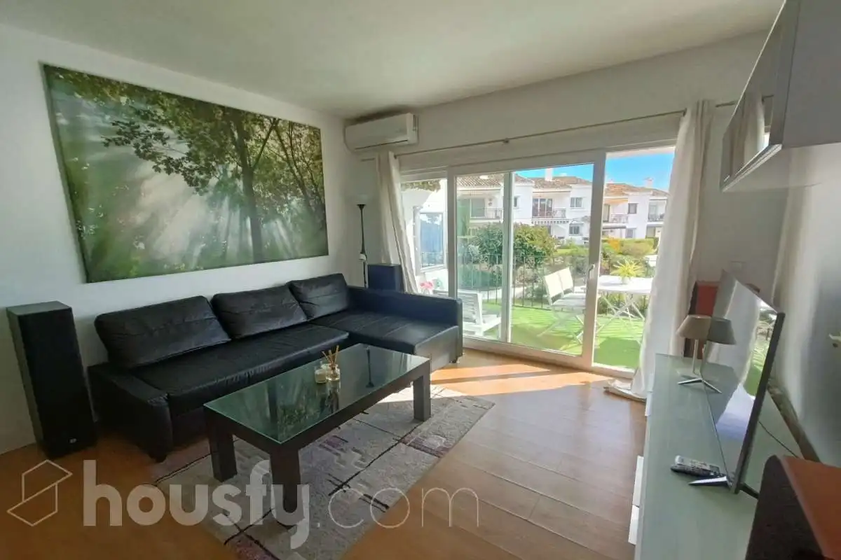 Living room of Flat for sale in Benahavís  with Air Conditioner, Heating and Private garden