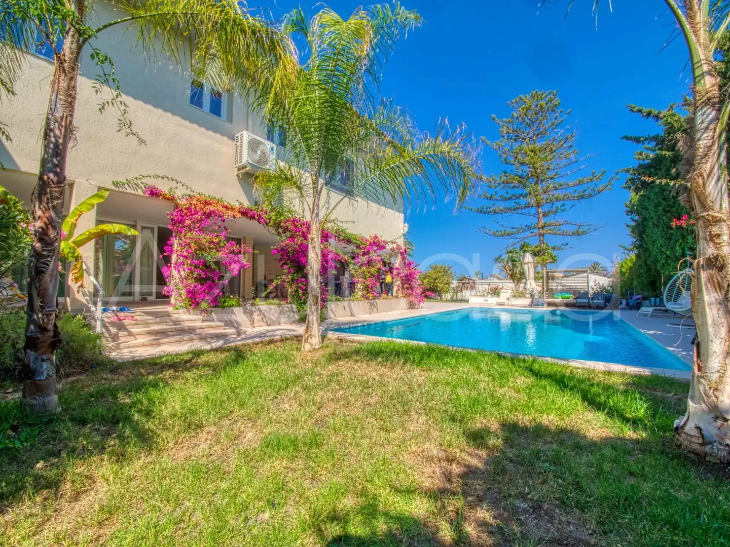 Vista exterior de Casa o xalet en venda en Sant Joan d'Alacant amb Aire condicionat, Calefacció i Jardí privat