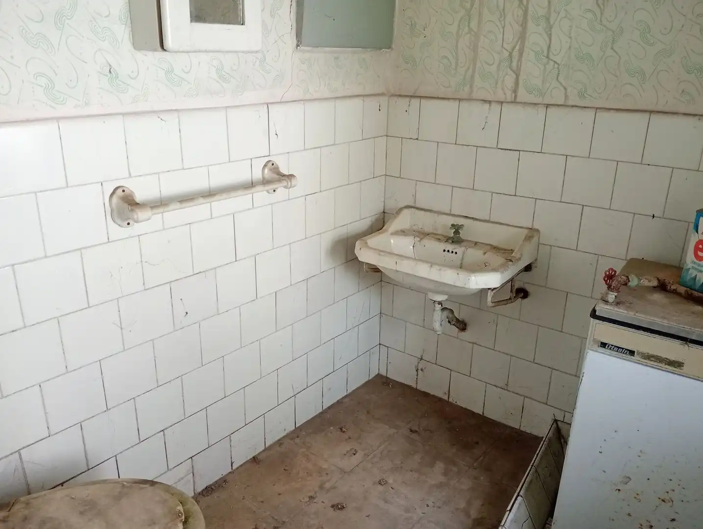 Bathroom of Houses for sale in Lena  with Storage room and Swimming Pool