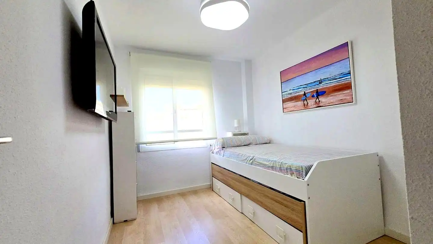 Dormitori de Apartament de lloguer en Gandia amb Aire condicionat, Parquet i Terrassa