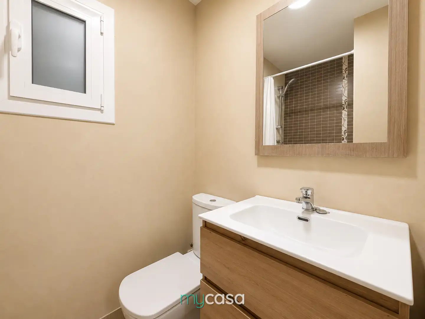 Bathroom of Flat for sale in Badalona  with Air Conditioner, Heating and Parquet flooring