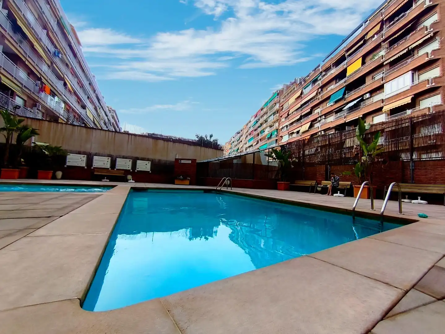 Piscina de Pis en venda en Barcelona amb Aire condicionat, Calefacció i Piscina comunitària
