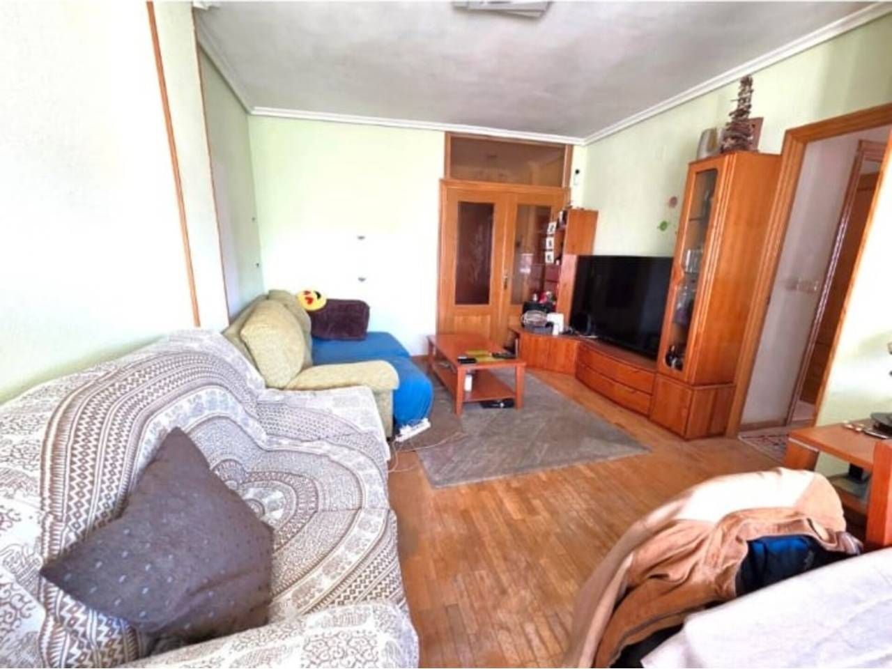 Living room of Flat for sale in Burgos Capital  with Heating, Parquet flooring and Terrace