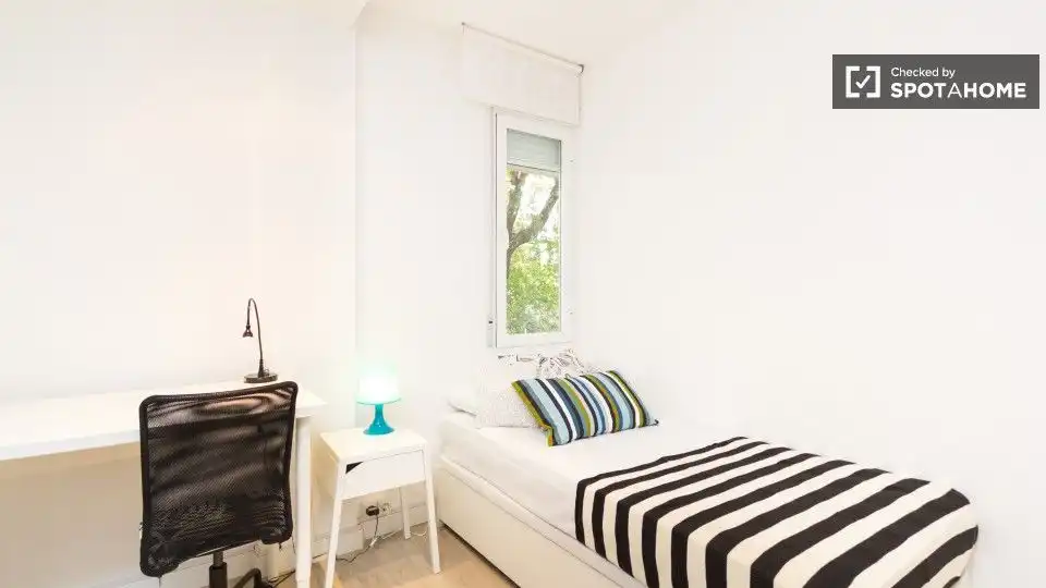 Schlafzimmer von Wohnung zur untervermieten in Madrid mit Klimaanlage und Terrasse