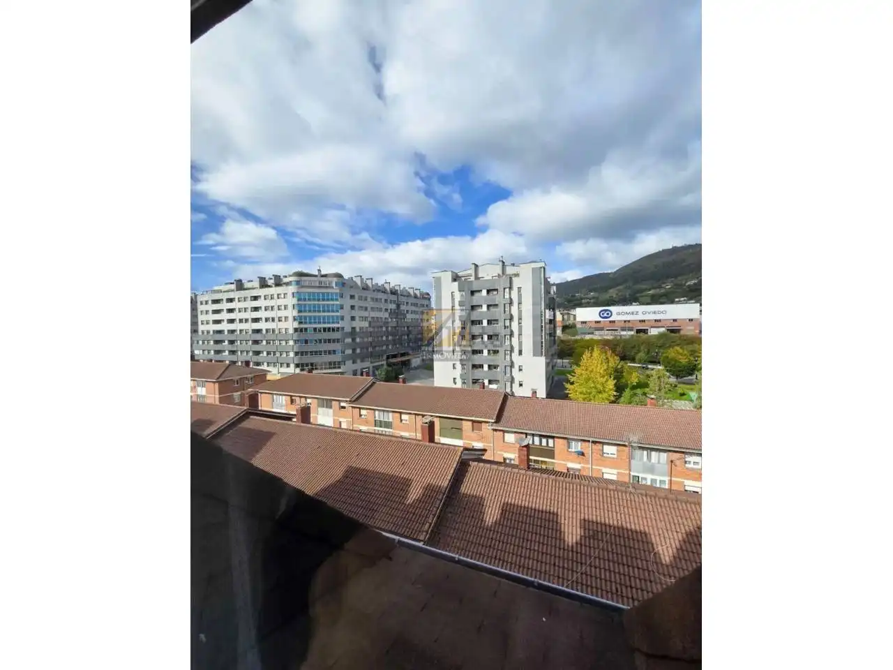 Vista exterior de Dúplex en venta en Oviedo  con Calefacción, Parquet y Terraza