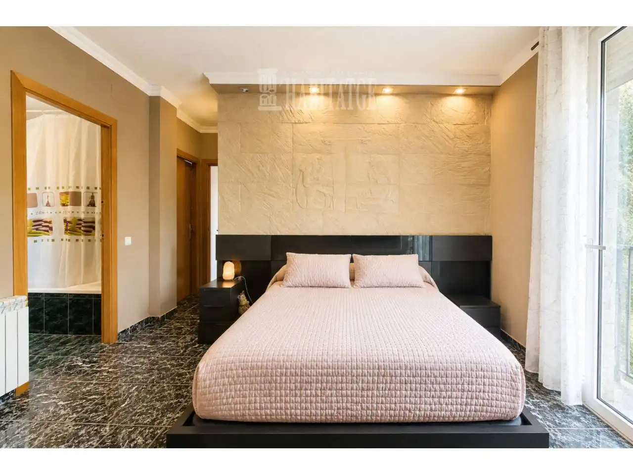 Habitación de Piso en venta en Manlleu con Calefacción, Terraza y Balcón