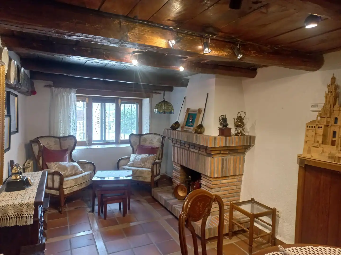 Sala d'estar de Casa o xalet en venda en Torrecaballeros amb Calefacció, Jardí privat i Traster