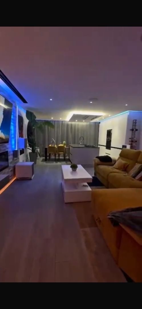 Living room of Flat for sale in  Valencia Capital  with Air Conditioner, Furnished and Oven