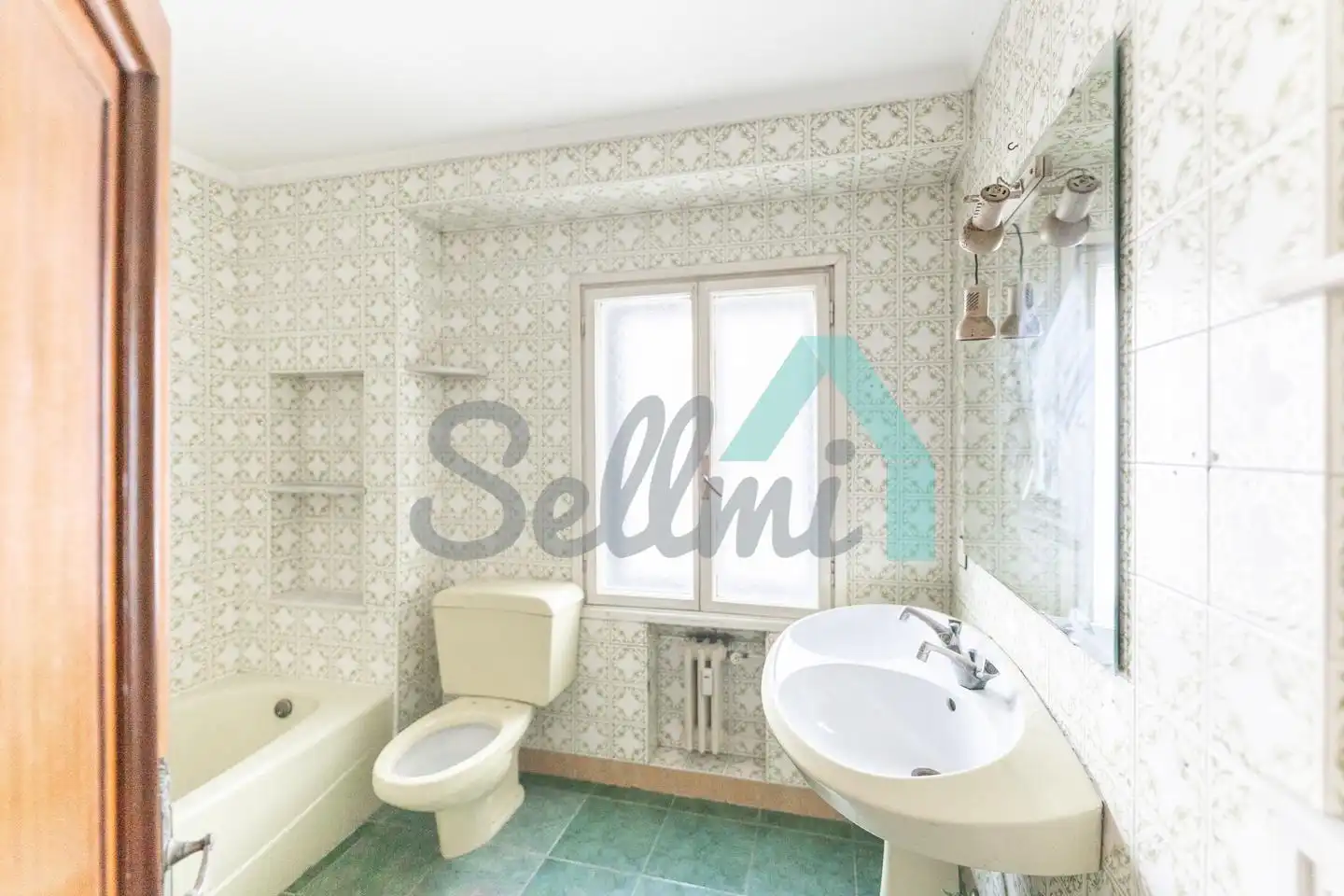 Bathroom of Flat for sale in Gijón   with Heating, Parquet flooring and Terrace