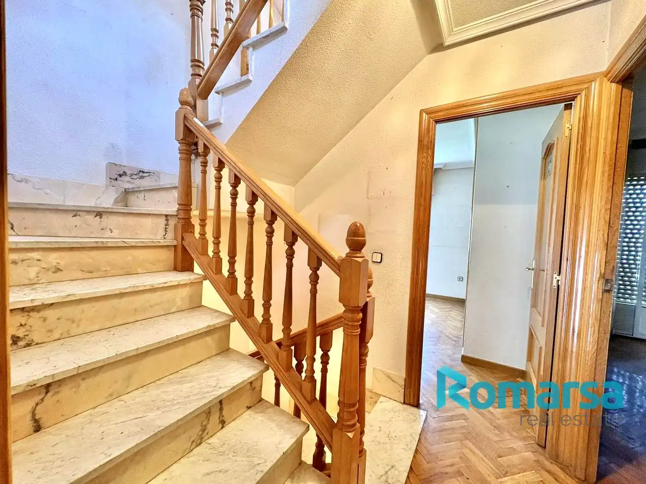 Detached homes for sale in Ávila  with Heating, Private garden and Parquet flooring
