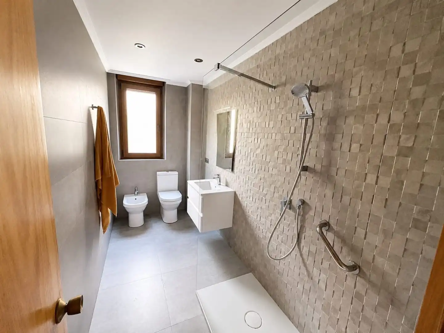 Bathroom of Flat for sale in Valdenoja