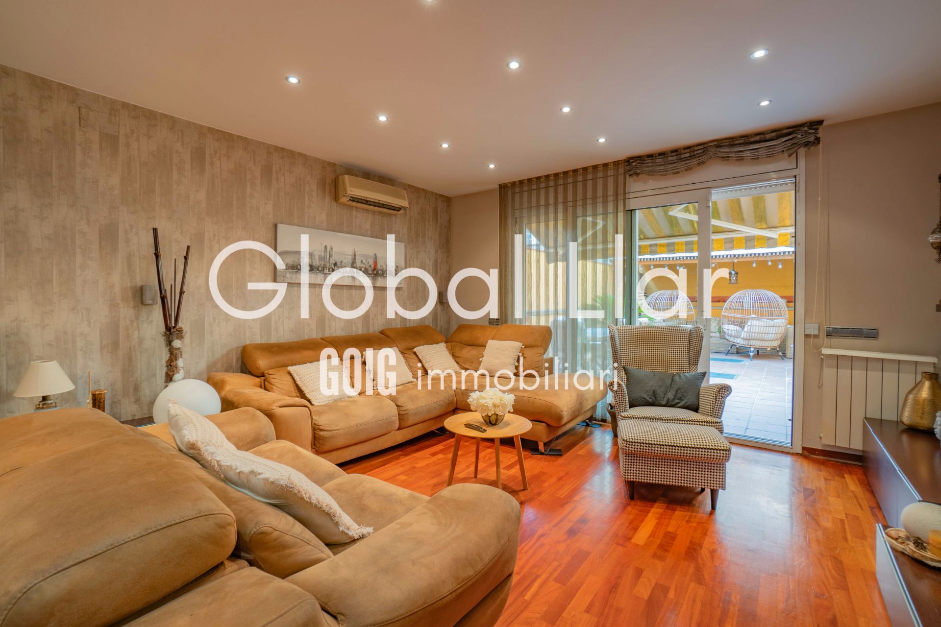 Sala d'estar de Casa adosada en venda en Sabadell amb Aire condicionat, Calefacció i Parquet