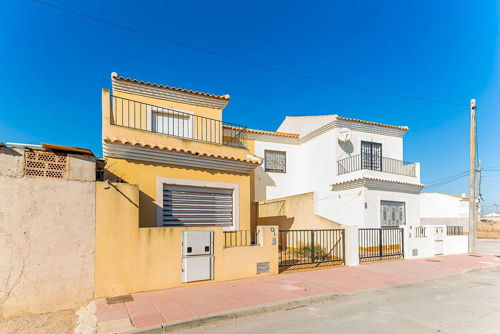 Casa adosada en venda a C/ Fray Junípero Ferro, Roldán
