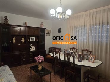 Casa amb balcó en venda a Villanueva de la Reina