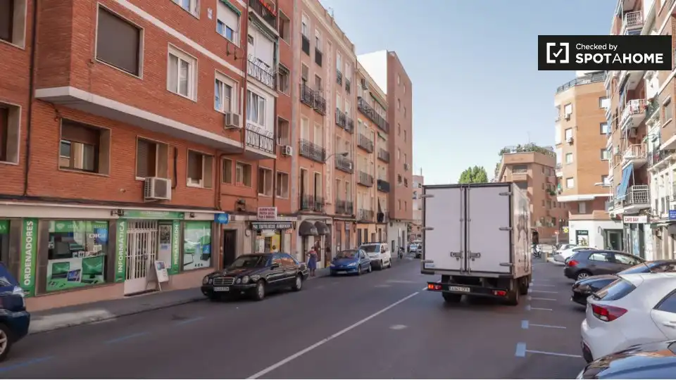 Vista exterior de Piso de alquiler en Madrid con Aire acondicionado, Calefacción y Amueblado