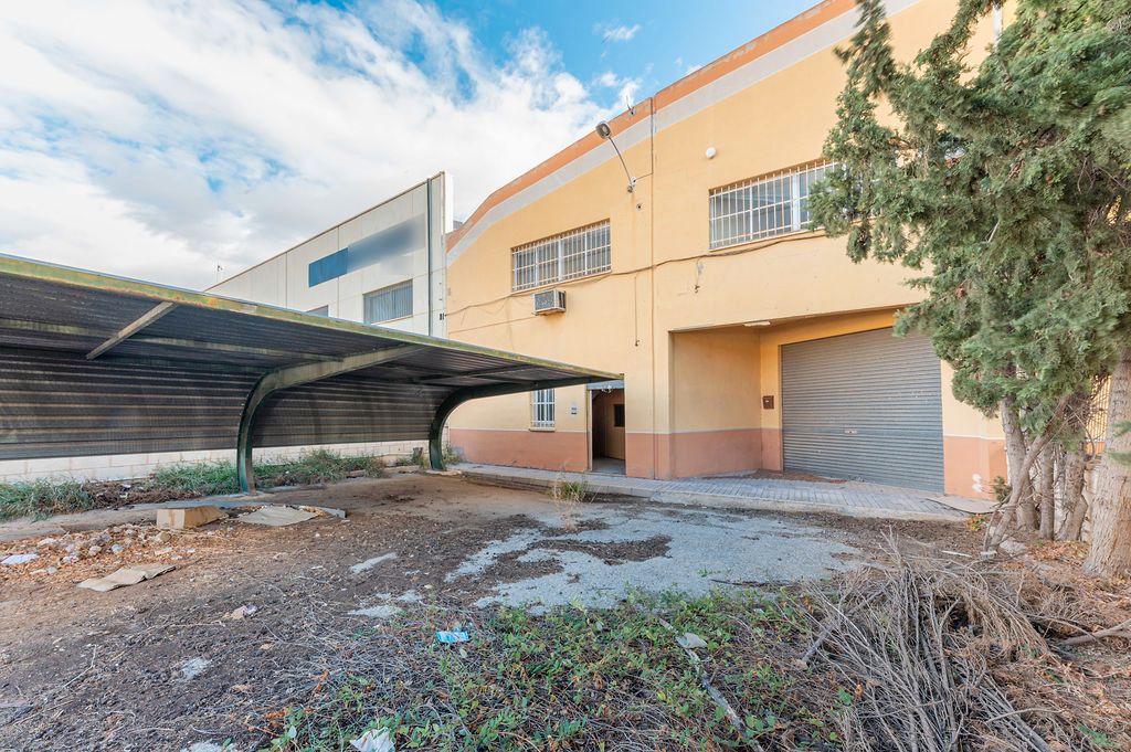 Nau industrial en venda a C/ Alemania , Campo Alto - Club de Campo