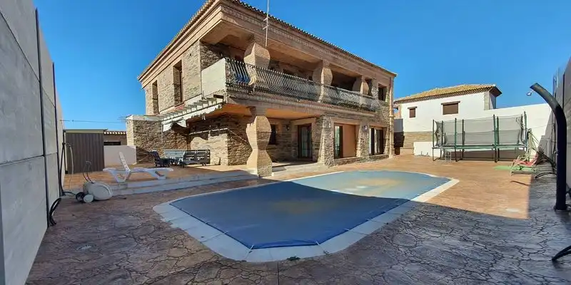 Vista exterior de Casa o chalet en venta en Arriate con Aire acondicionado, Jardín privado y Terraza