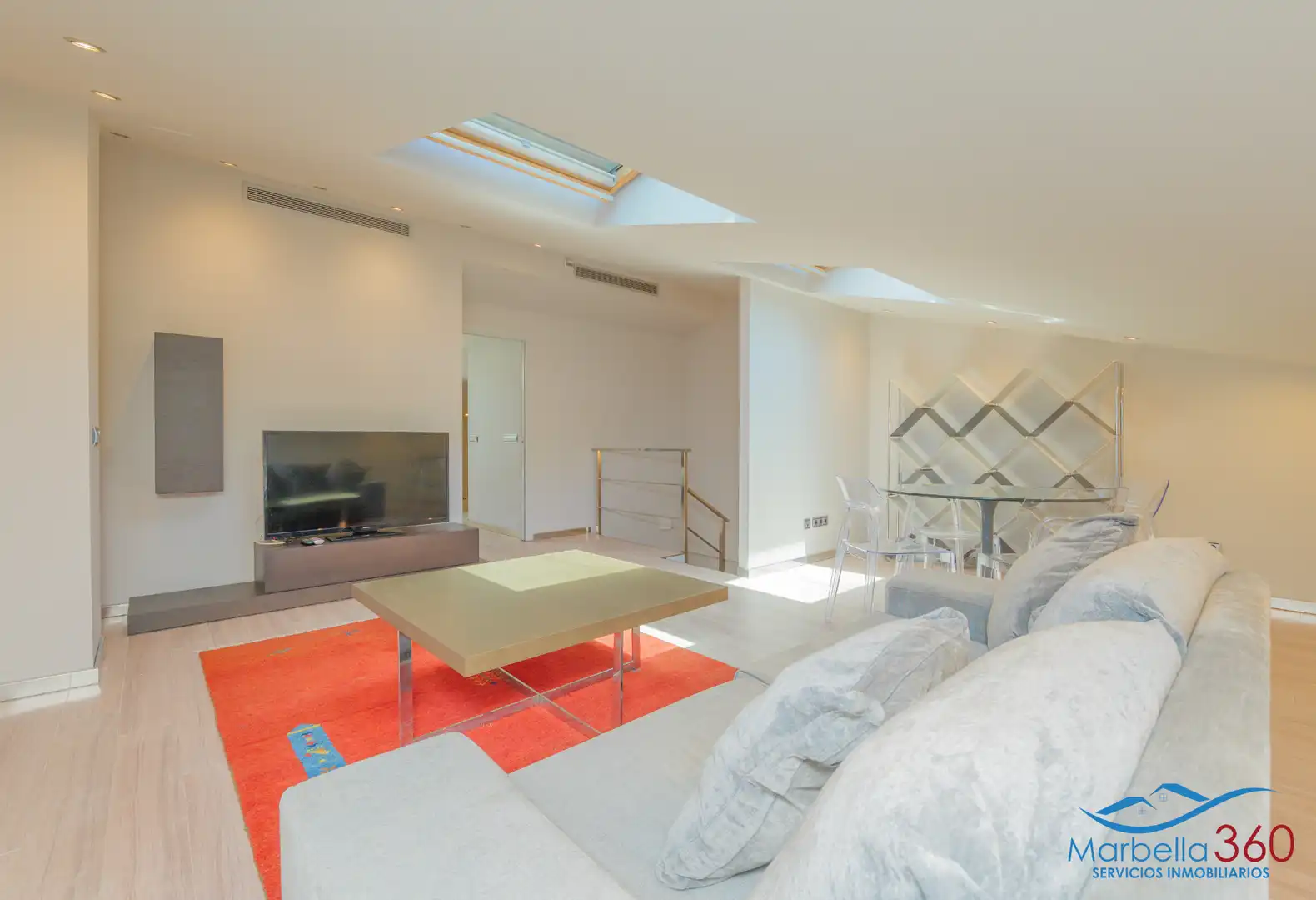 Sala d'estar de Casa adosada en venda en Marbella amb Aire condicionat, Calefacció i Terrassa