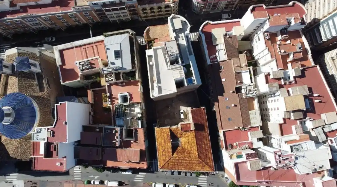 Gewerbefläche zum Verkauf in Calle de Saavedra Fajardo 17, imagen 2