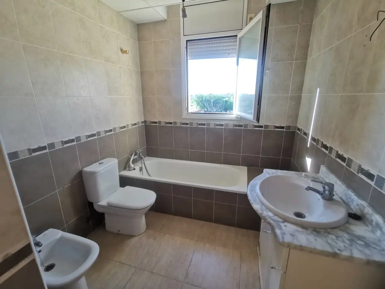 Bany de Casa adosada en venda en Mont-roig del Camp amb Jardí privat, Balcó i Piscina comunitària