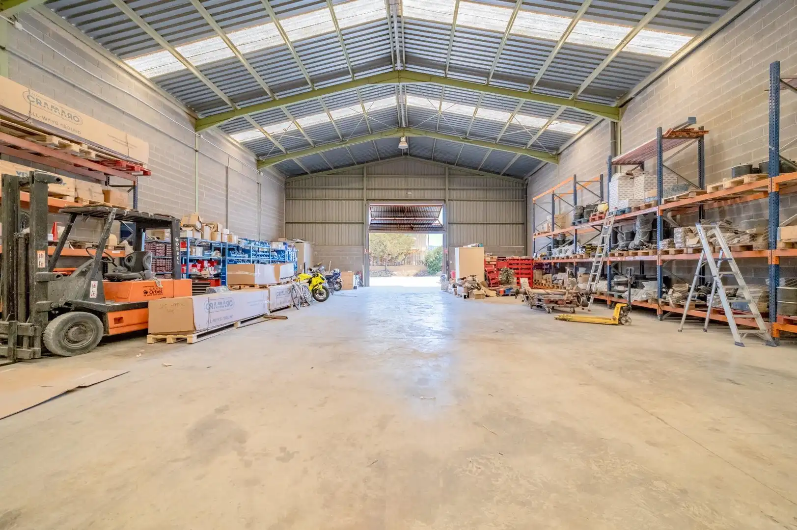 Nave industrielle à vendre à Onda