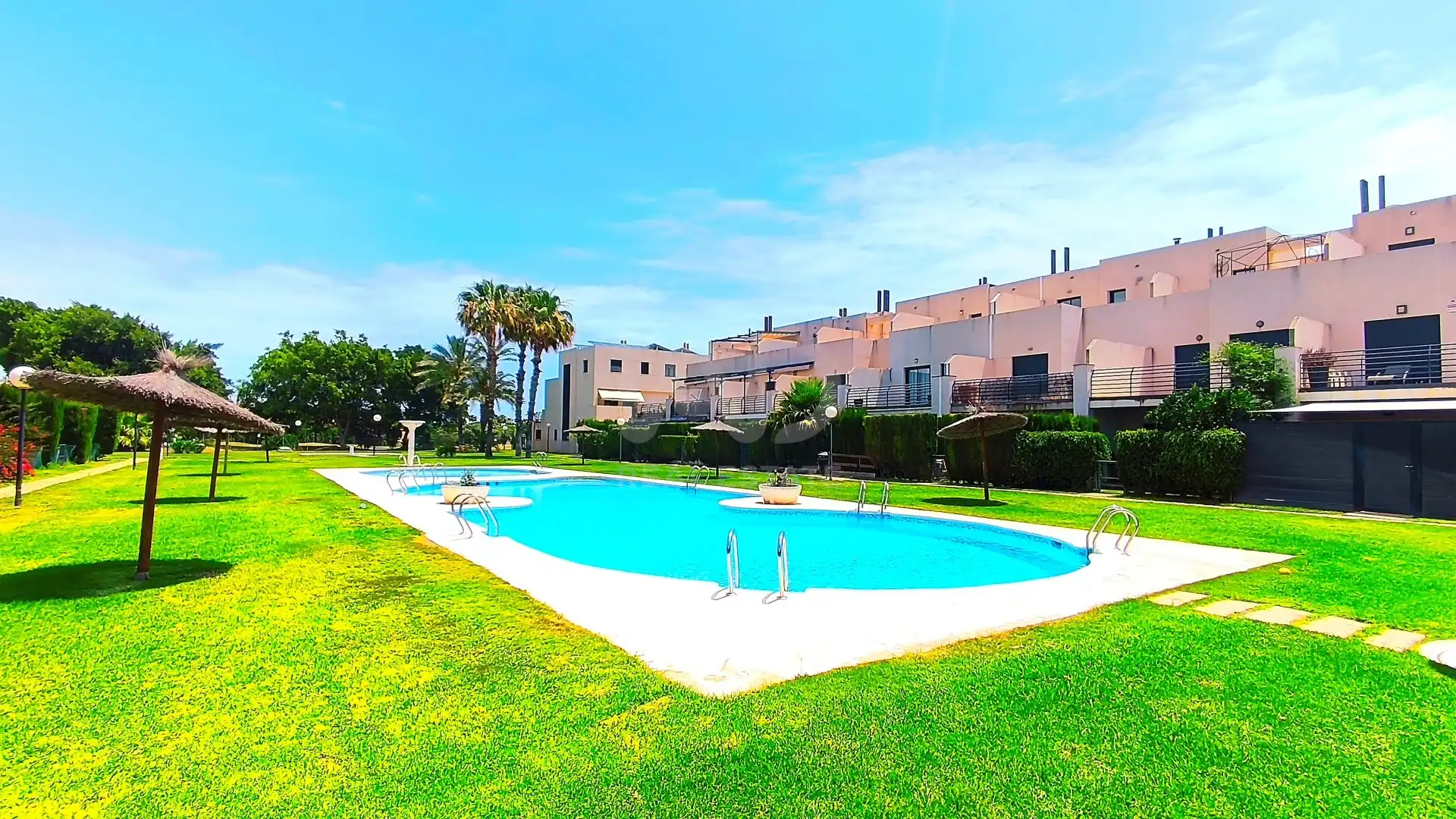 Piscina de Casa adosada en venta en Alicante / Alacant con Aire acondicionado, Calefacción y Terraza